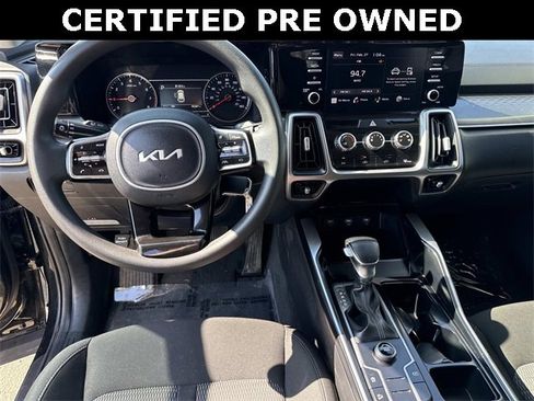 Used 2022 Kia Sorento LX image 17