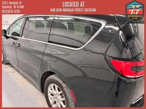 Used 2024 Chrysler Pacifica Touring-L FWD image 21