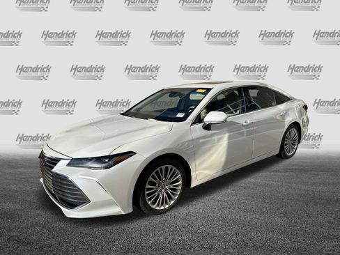 Used 2020 Toyota Avalon Limited image 5
