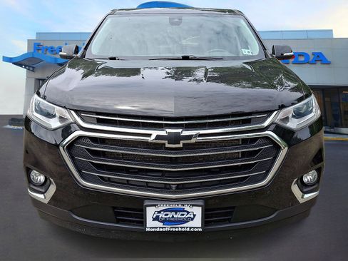 Used 2021 Chevrolet Traverse LT w/ LT Premium Package AWD/4WD image 2