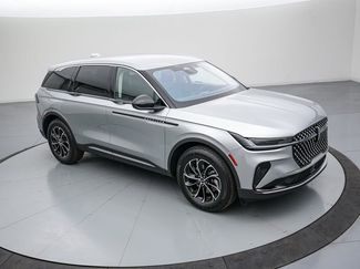 Used 2025 Lincoln Nautilus Premier video 2