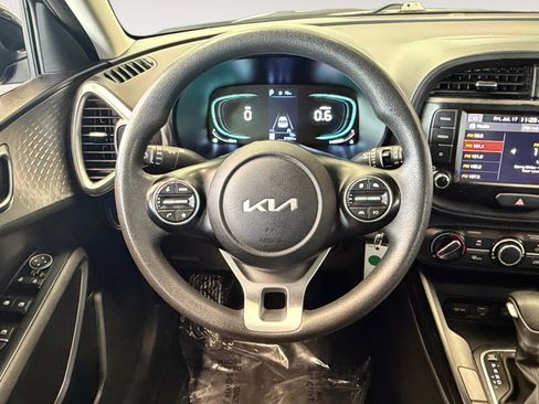 Used 2023 Kia Soul LX w/ Option Group 015 FWD image 14