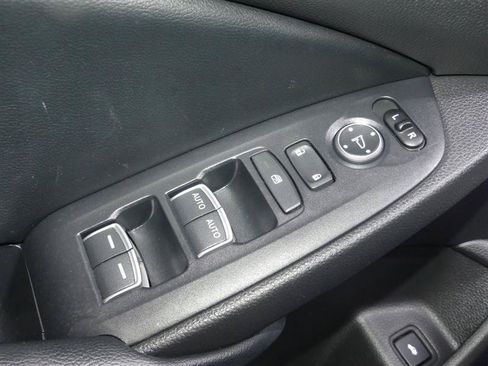 Used 2018 Honda Accord Sport image 19