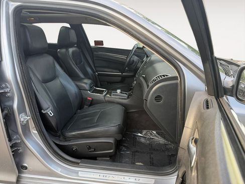 Used 2016 Chrysler 300 C RWD image 24