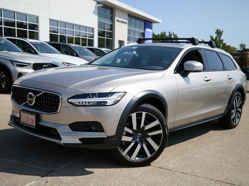 New 2026 Volvo V90 B6 Cross Country Ultra w/ Climate Package image 2