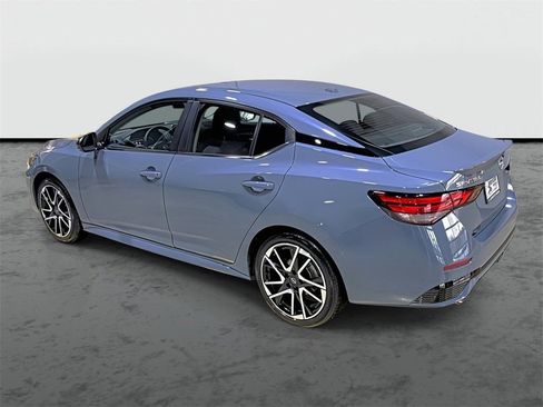 Used 2025 Nissan Sentra SR image 2