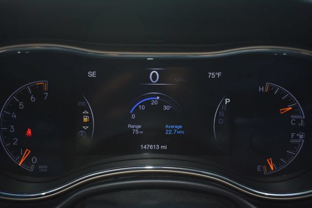 Used 2017 Jeep Grand Cherokee Laredo w/ Quick Order Package 23E AWD/4WD image 21