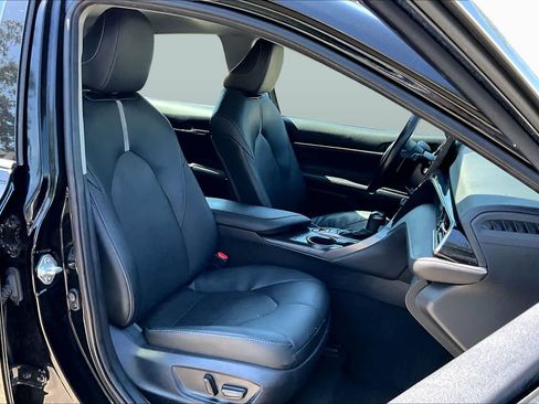 Used 2024 Toyota Camry XSE FWD image 9