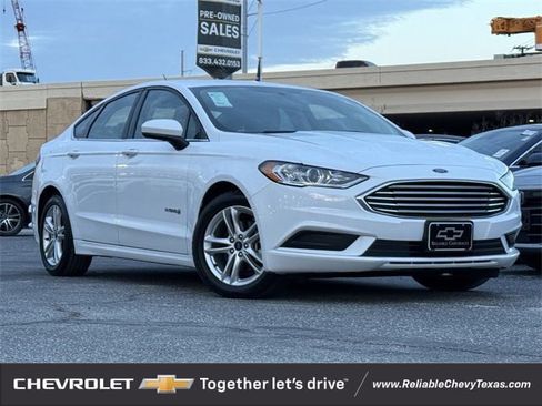 Used 2018 Ford Fusion S image 2
