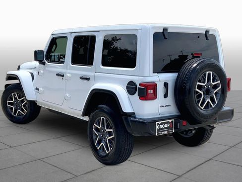 Used 2025 Jeep Wrangler Unlimited Sahara AWD/4WD image 11