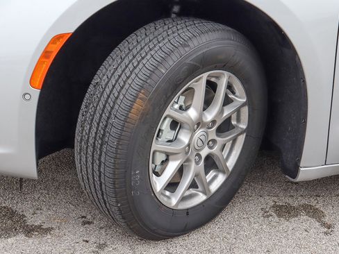 New 2026 Chrysler Pacifica Select image 13