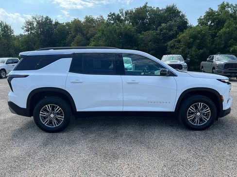 Used 2026 Chevrolet Traverse LT w/ Driver Confidence Package FWD image 4