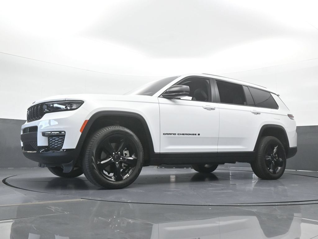 Used 2025 Jeep Grand Cherokee L Limited w/ Black Appearance Package AWD/4WD image 66