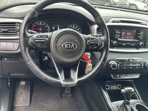 Used 2016 Kia Sorento LX w/ LX Convenience Package image 9