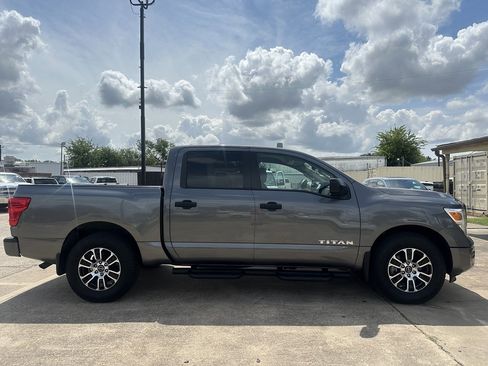 Used 2023 Nissan Titan SV w/ SV Convenience Package image 5