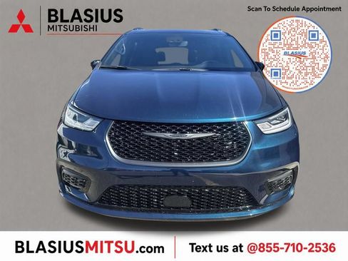 Used 2023 Chrysler Pacifica Limited w/ S Appearance Package FWD image 32