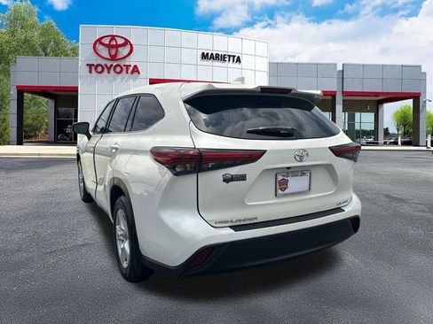 Used 2021 Toyota Highlander LE AWD/4WD image 25