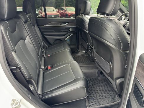 Used 2022 Jeep Grand Cherokee Overland AWD/4WD image 27