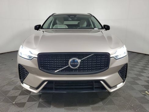 Used 2024 Volvo XC60 B5 Core w/ Protection Package Premier AWD/4WD image 2