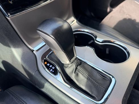 Used 2020 Jeep Grand Cherokee Altitude image 22