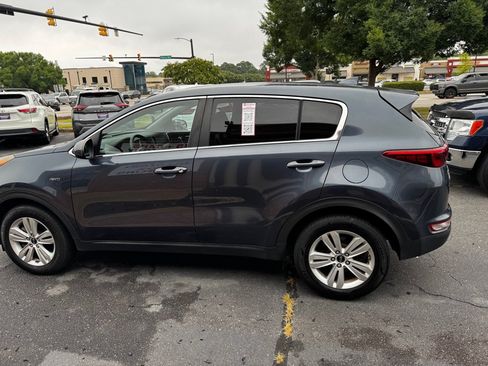 Used 2017 Kia Sportage LX AWD/4WD image 6