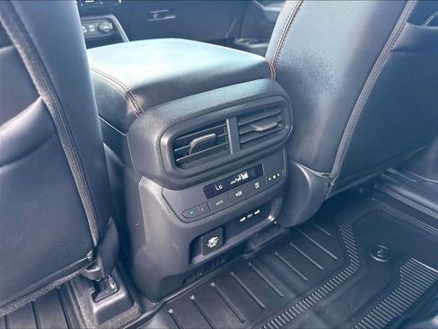 Used 2025 Honda Pilot TrailSport image 36