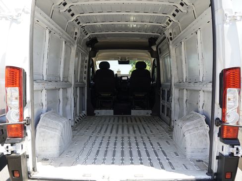 Used 2023 RAM ProMaster 2500 FWD image 12