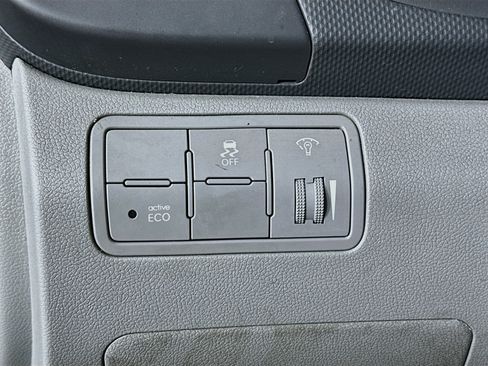 Used 2012 Hyundai Accent GLS FWD image 16
