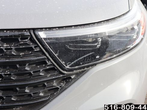 Used 2021 Ford Explorer XLT w/ Equipment Group 202A image 8