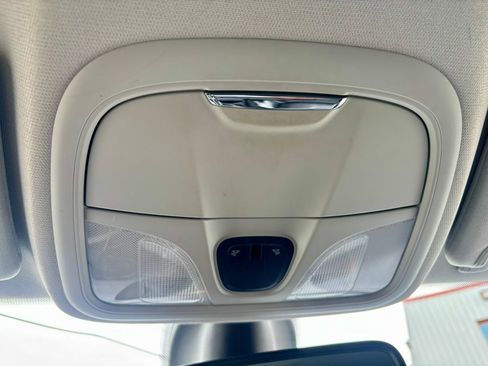 Used 2019 Jeep Cherokee Latitude Plus w/ Comfort/Convenience Group image 27