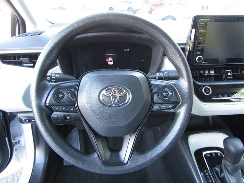 Used 2022 Toyota Corolla LE image 6