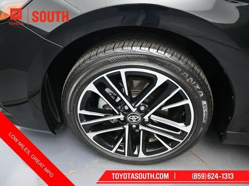 Used 2025 Toyota Camry XLE image 36