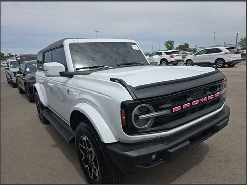 Used 2025 Ford Bronco Outer Banks AWD/4WD image 5