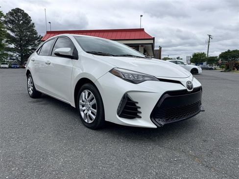 Used 2019 Toyota Corolla SE FWD image 3