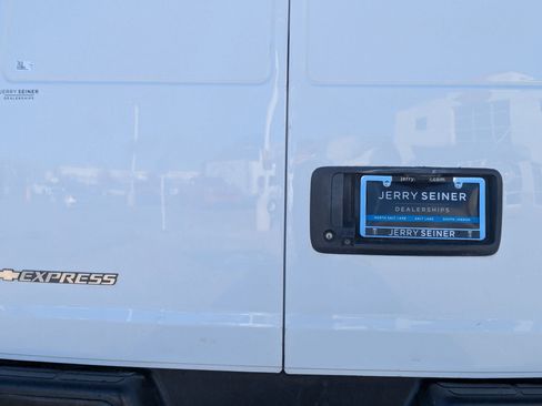 Used 2019 Chevrolet Express 3500 w/ Driver Convenience Package image 13