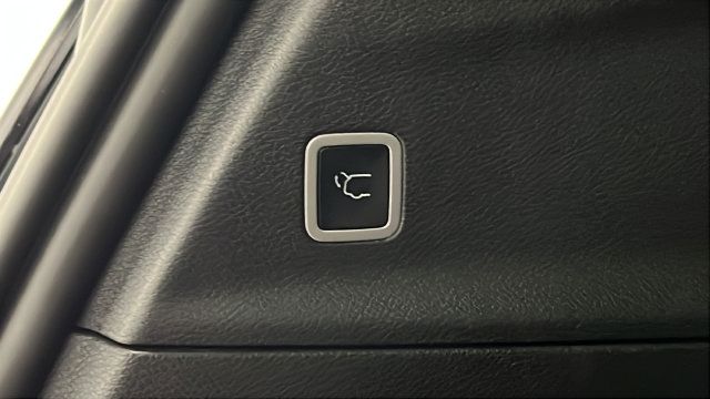 Used 2024 Chrysler Pacifica Limited FWD image 30