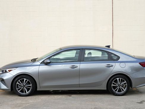 Used 2022 Kia Forte LXS FWD image 40