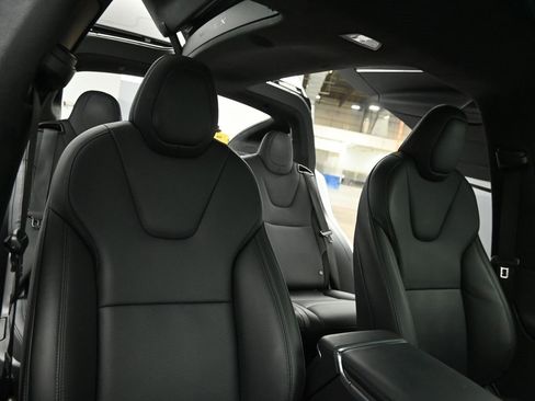 Used 2022 Tesla Model X image 25