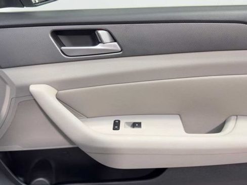Used 2015 Hyundai Sonata SE w/ Option Group 09 FWD image 13