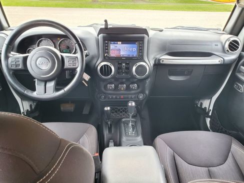 Used 2015 Jeep Wrangler Unlimited Sahara w/ Dual Top Group AWD/4WD image 11