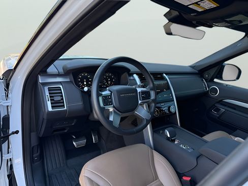 Certified 2025 Land Rover Discovery Dynamic SE AWD/4WD image 14