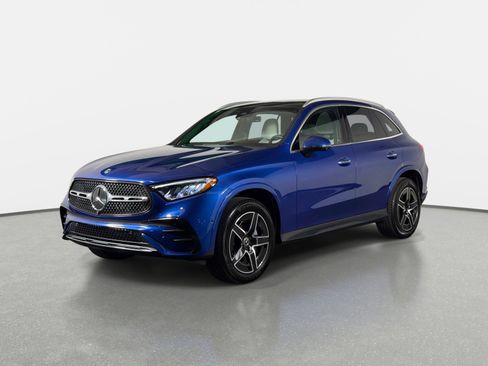 Used 2025 Mercedes-Benz GLC 300 4MATIC w/ AMG Line image 7