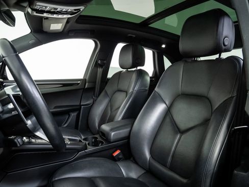 Used 2020 Porsche Macan Base image 5