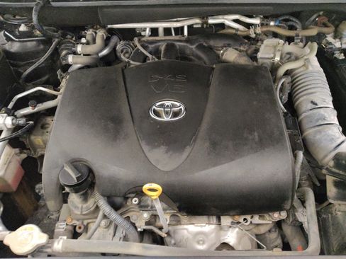 Used 2021 Toyota Highlander XLE image 30