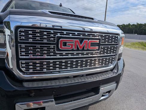 Used 2019 GMC Sierra 2500 Denali w/ Duramax Plus Package AWD/4WD image 15