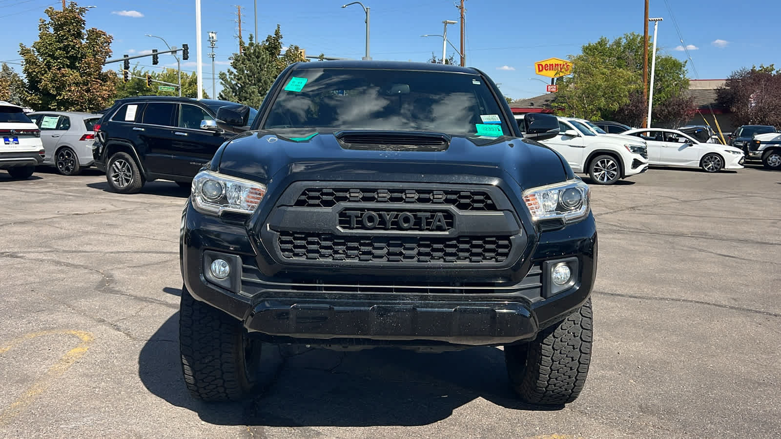 Used 2018 Toyota Tacoma TRD Sport w/ Technology Package AWD/4WD image 2