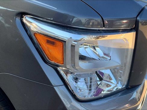 Used 2024 Nissan Titan SV w/ SV Convenience Package image 26