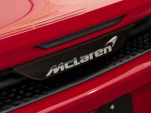 Used 2022 McLaren GT RWD image 32