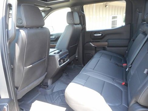 Used 2022 Chevrolet Silverado 1500 High Country w/ Technology Package image 16