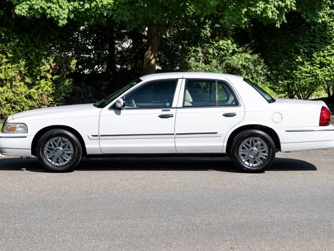 Used 2007 Mercury Grand Marquis GS RWD image 19